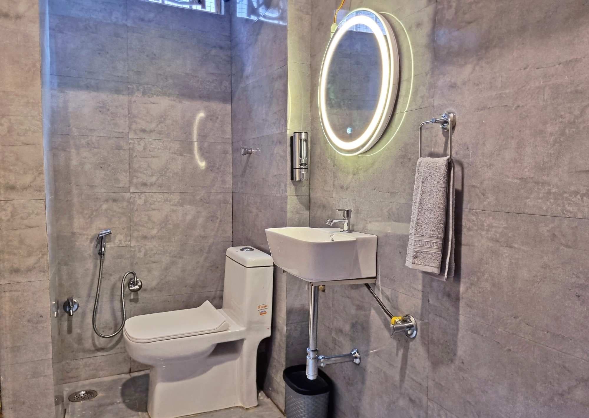 Charming Minimalist Room Bathroom