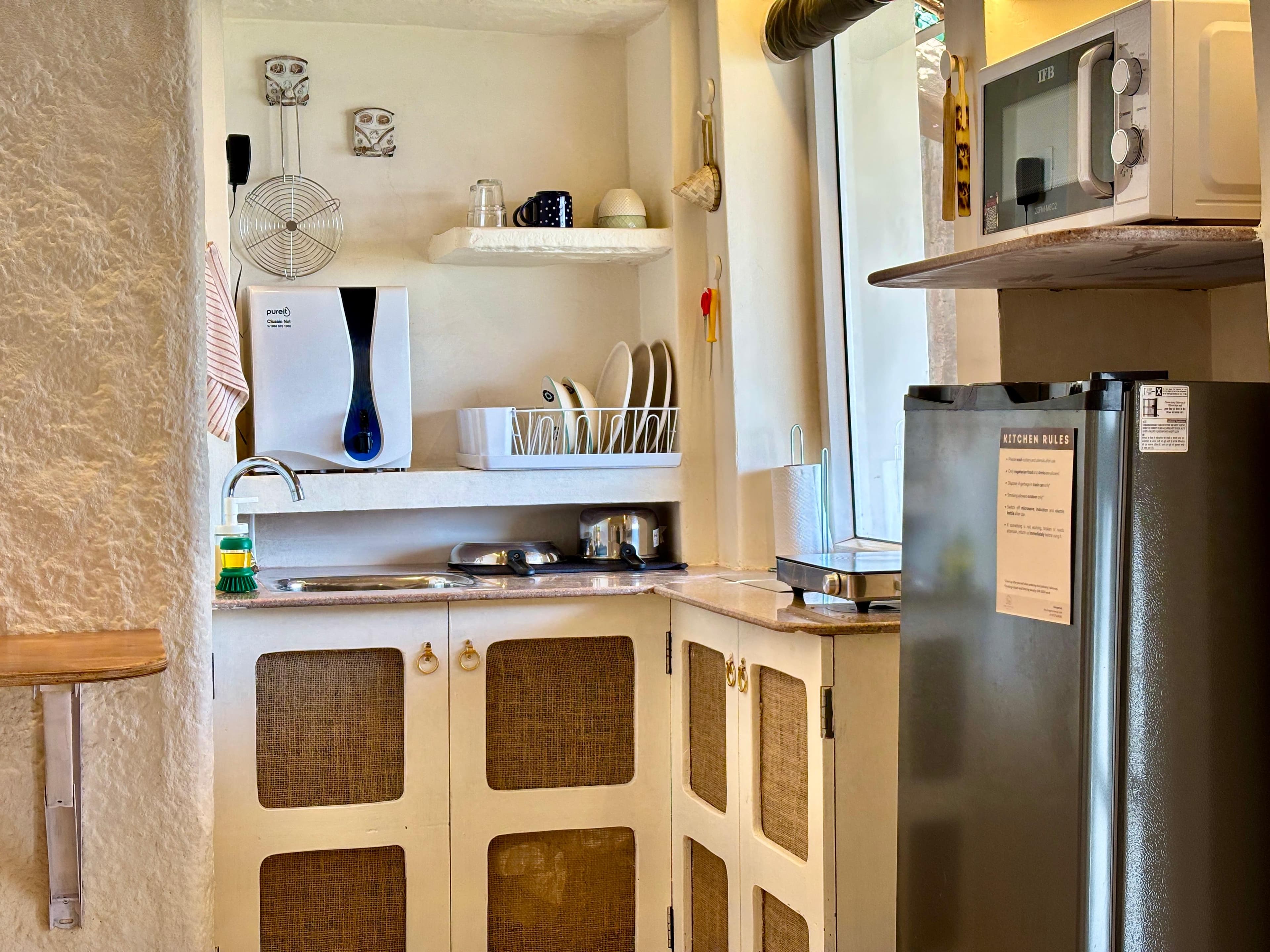 Riverfront Cottage Kitchenette