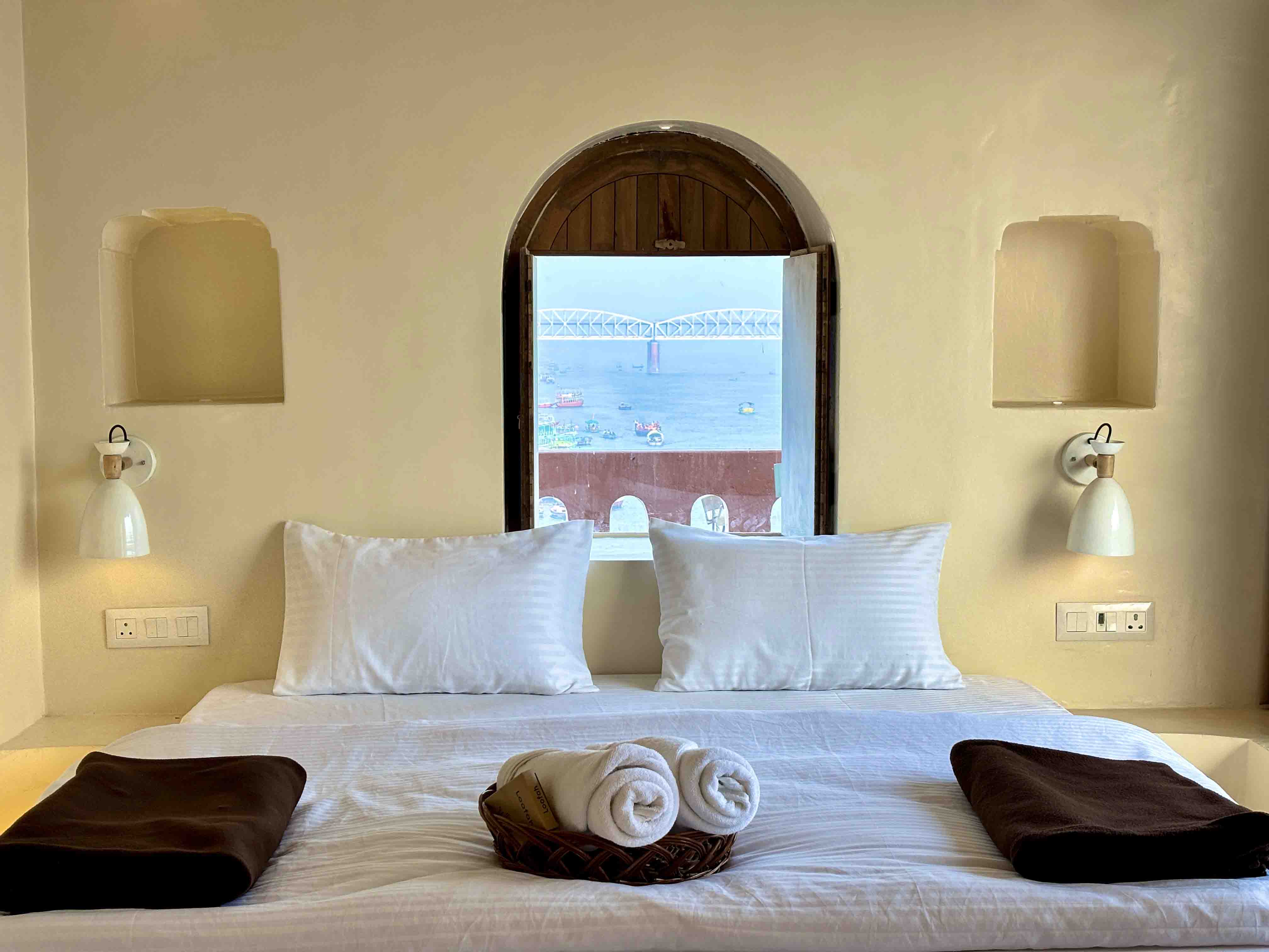 Riverfront Minimalist Room