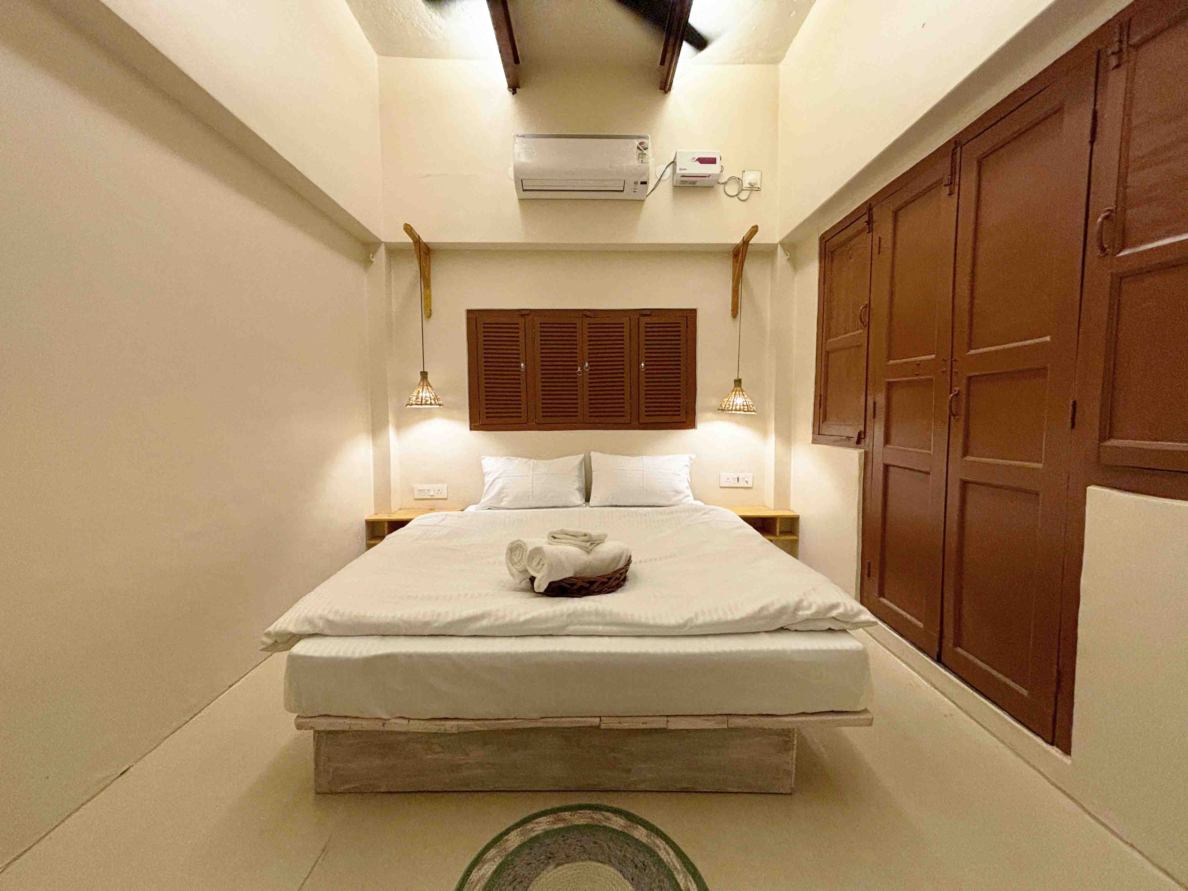 Old School Chamber by the Ganges