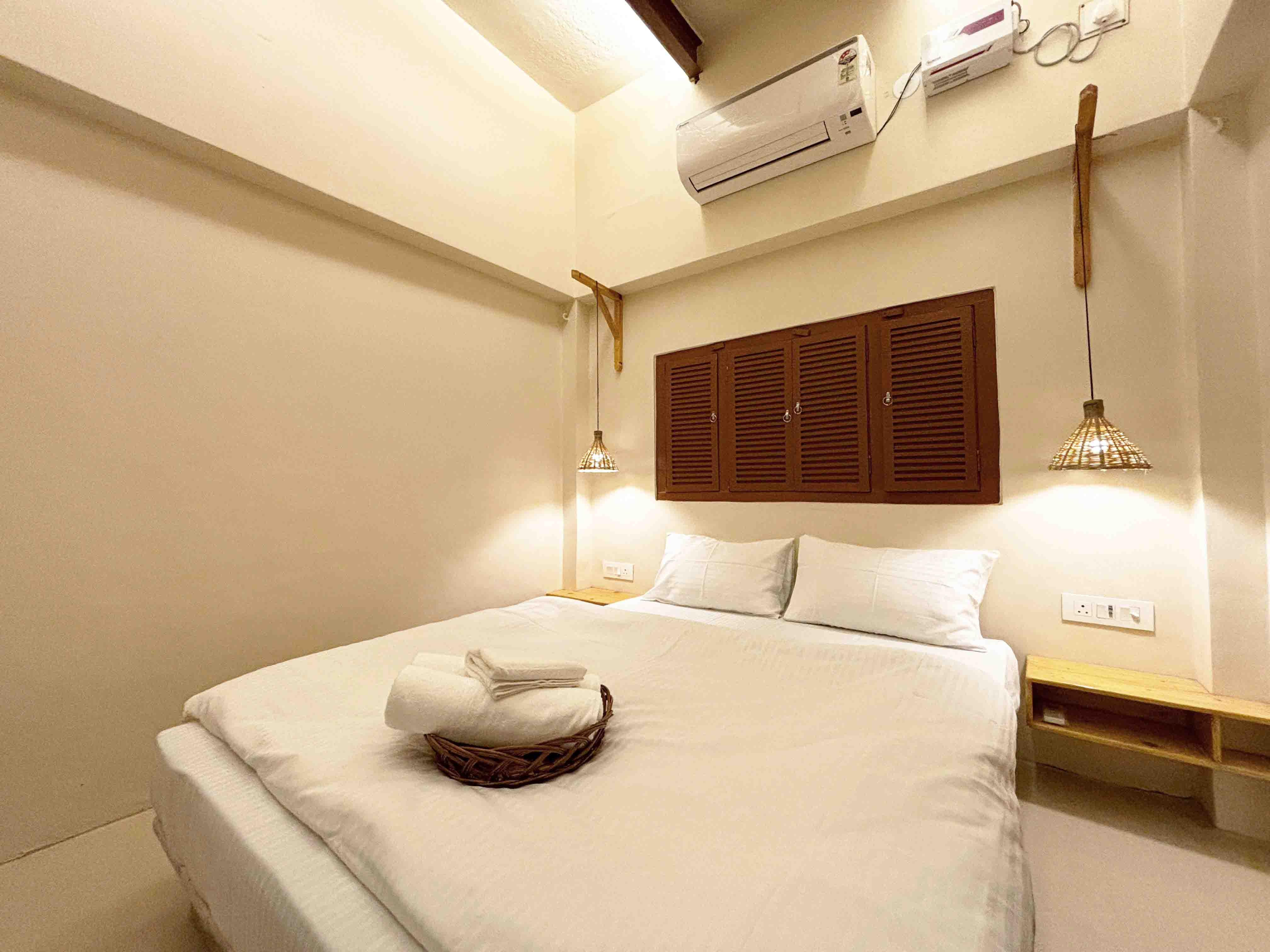 Old School Chamber by the Ganges